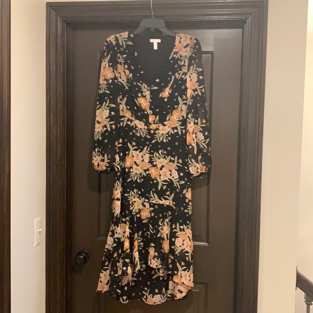 NWT - beautiful asymmetrical floral dress
